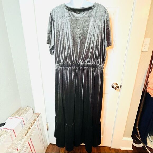 Terra & Sky Charcoal Grey Black Tiered Ruffled V-Neck Velvet Midi Dress 2X - Picture 10 of 12